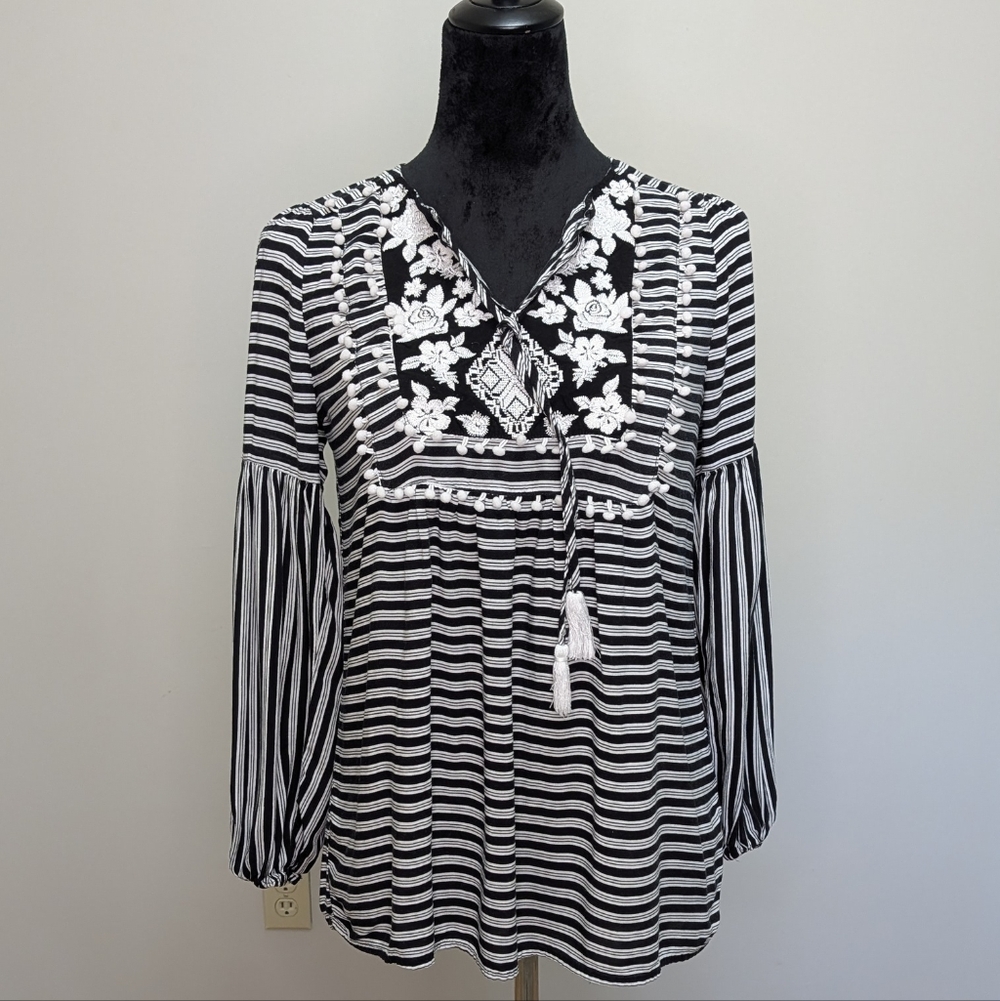 How Very Loved Black& White Striped Women's Top w/ Floral Embroidery Sz S Boho